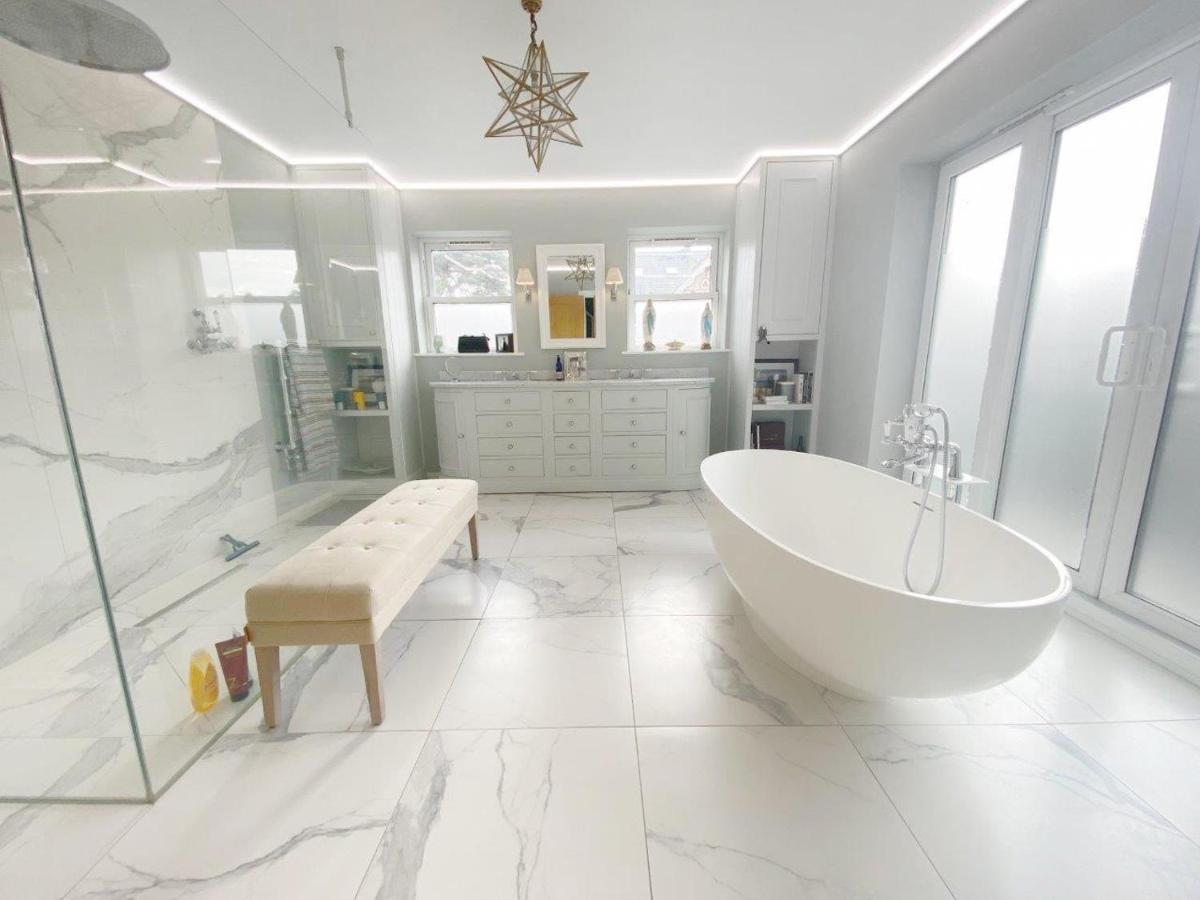 Entire Seaside Luxury Home With On Site Parking! Poole Ngoại thất bức ảnh