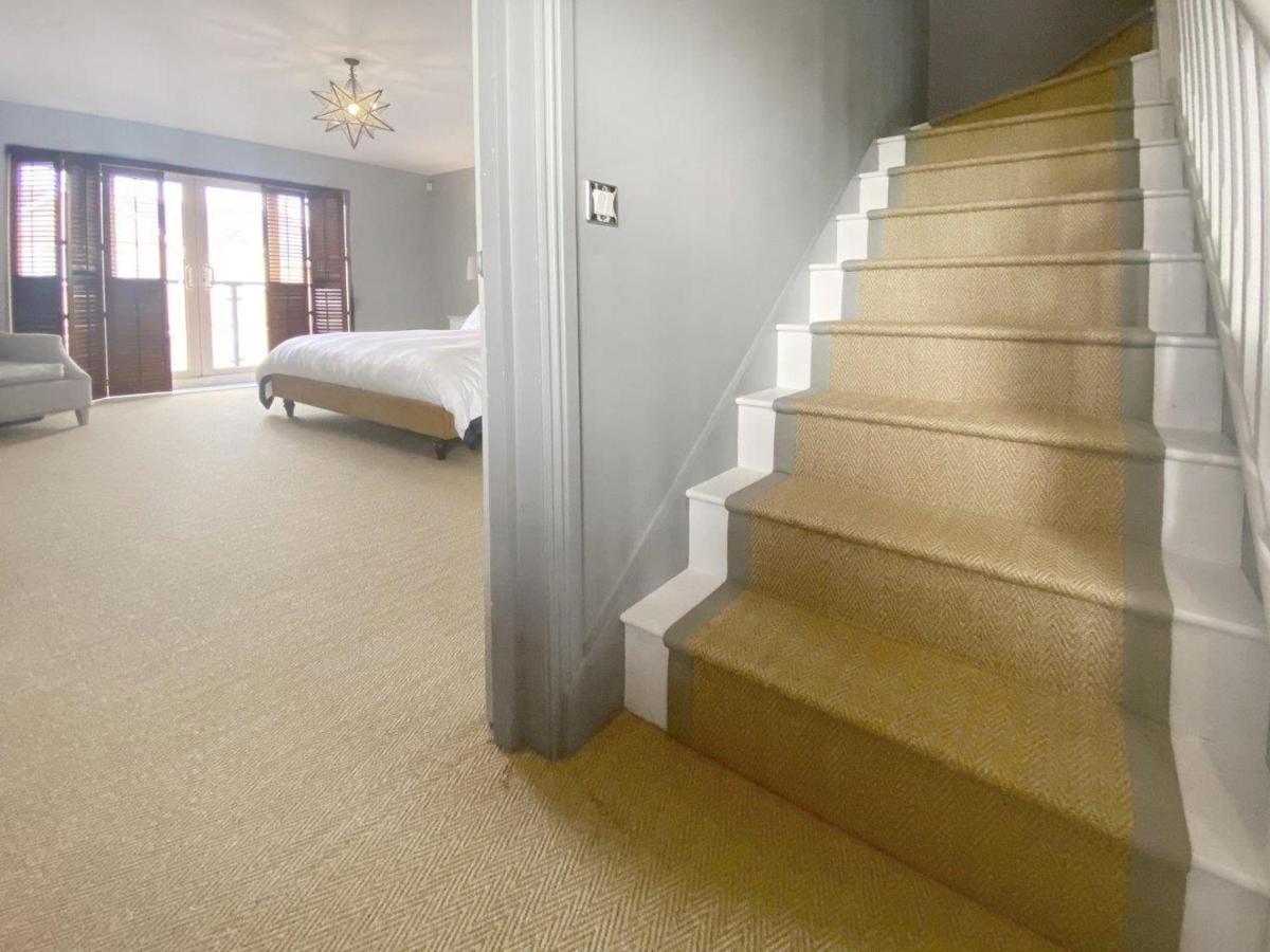 Entire Seaside Luxury Home With On Site Parking! Poole Ngoại thất bức ảnh