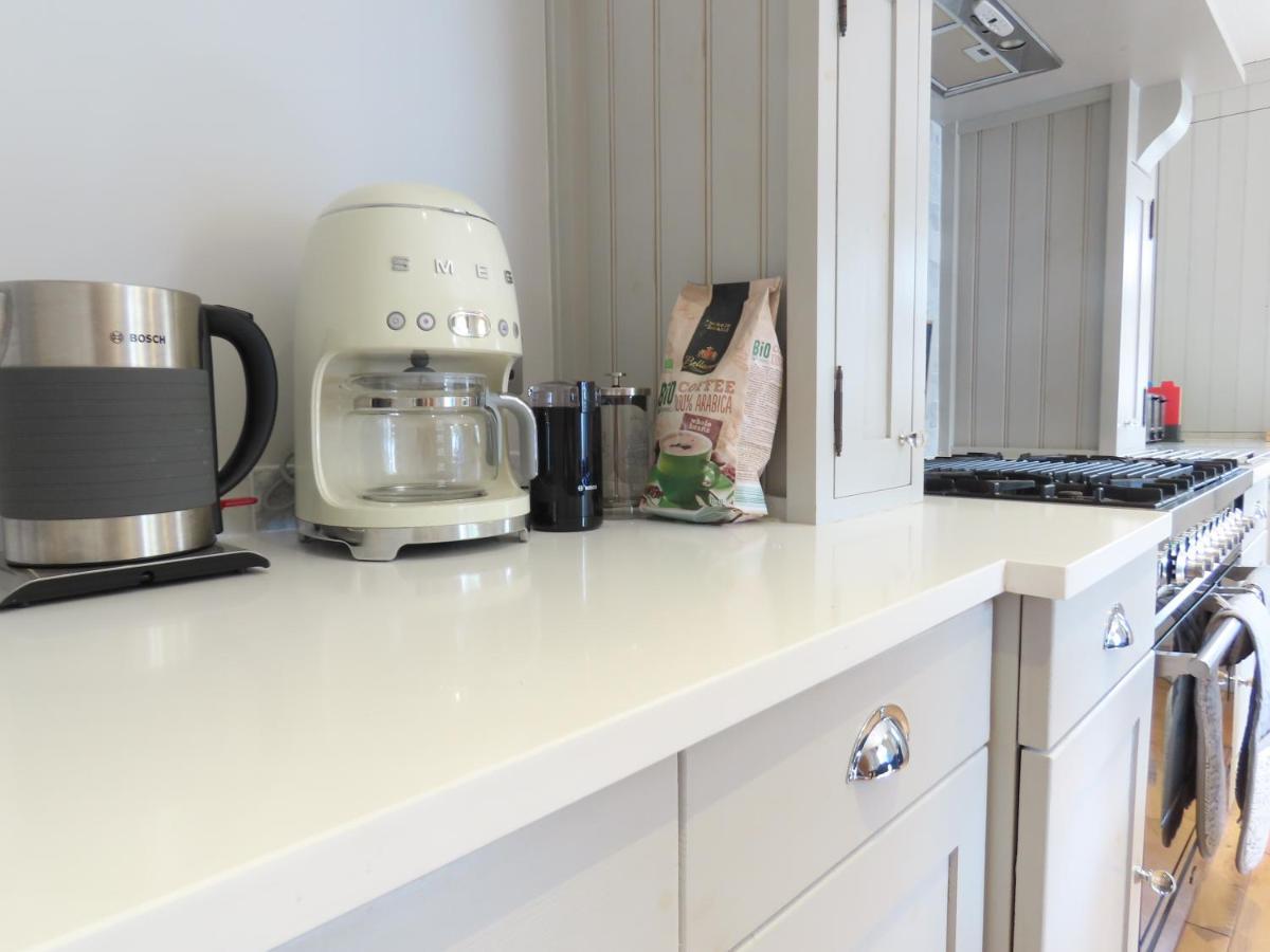 Entire Seaside Luxury Home With On Site Parking! Poole Ngoại thất bức ảnh